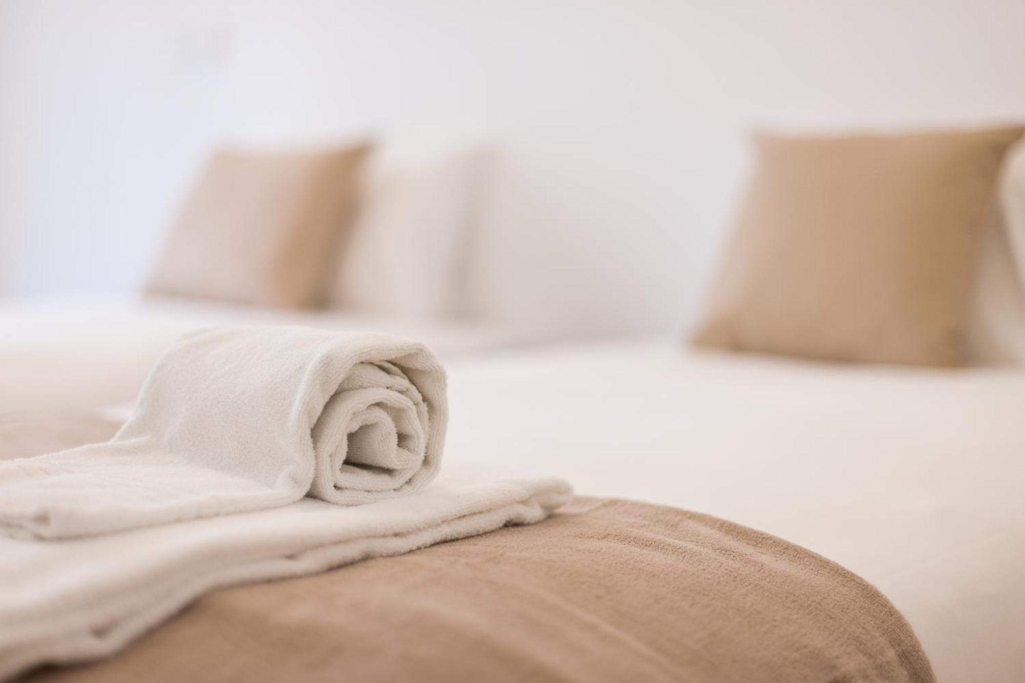 Mouraria Blue Three-Bedroom Apartment W/ Parking - By Lu Holidays Lisbon Luaran gambar