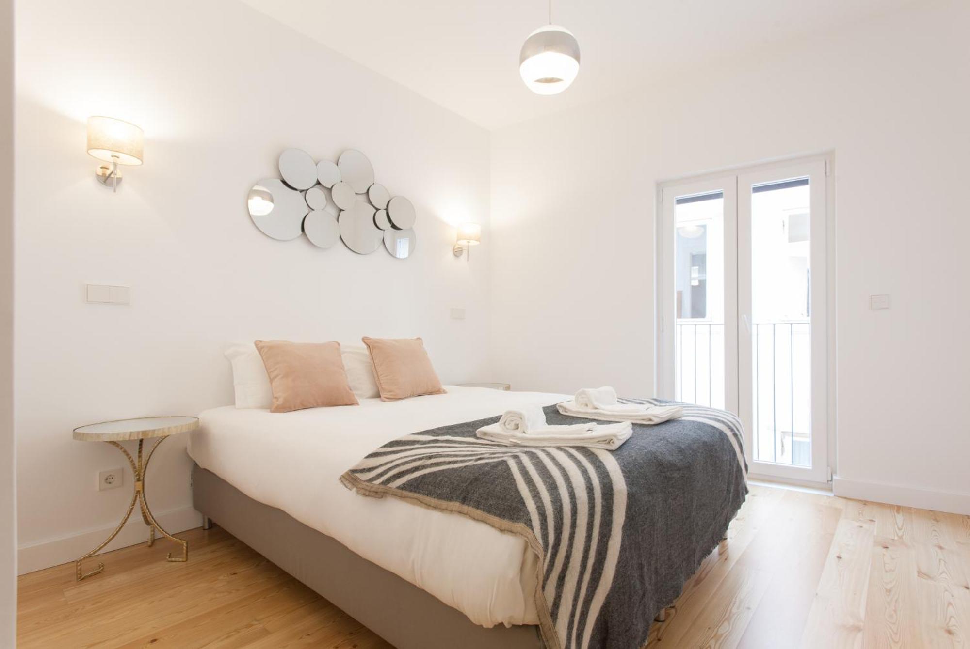 Mouraria Blue Three-Bedroom Apartment W/ Parking - By Lu Holidays Lisbon Luaran gambar