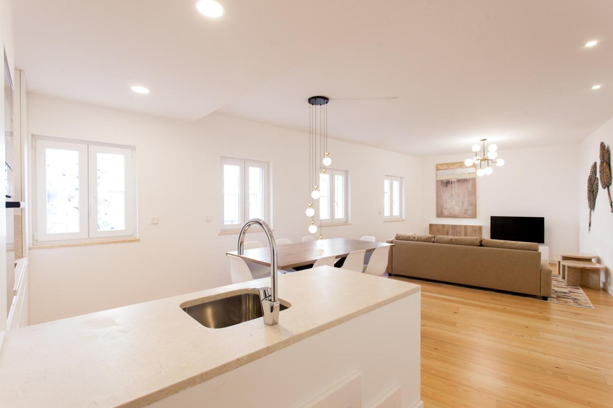 Mouraria Blue Three-Bedroom Apartment W/ Parking - By Lu Holidays Lisbon Luaran gambar