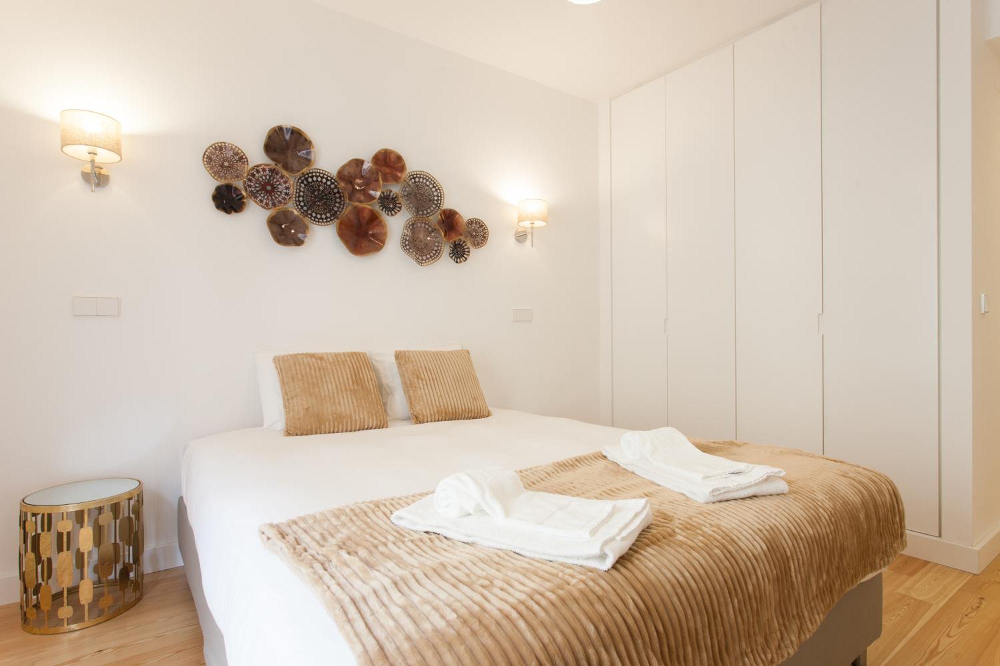 Mouraria Blue Three-Bedroom Apartment W/ Parking - By Lu Holidays Lisbon Luaran gambar