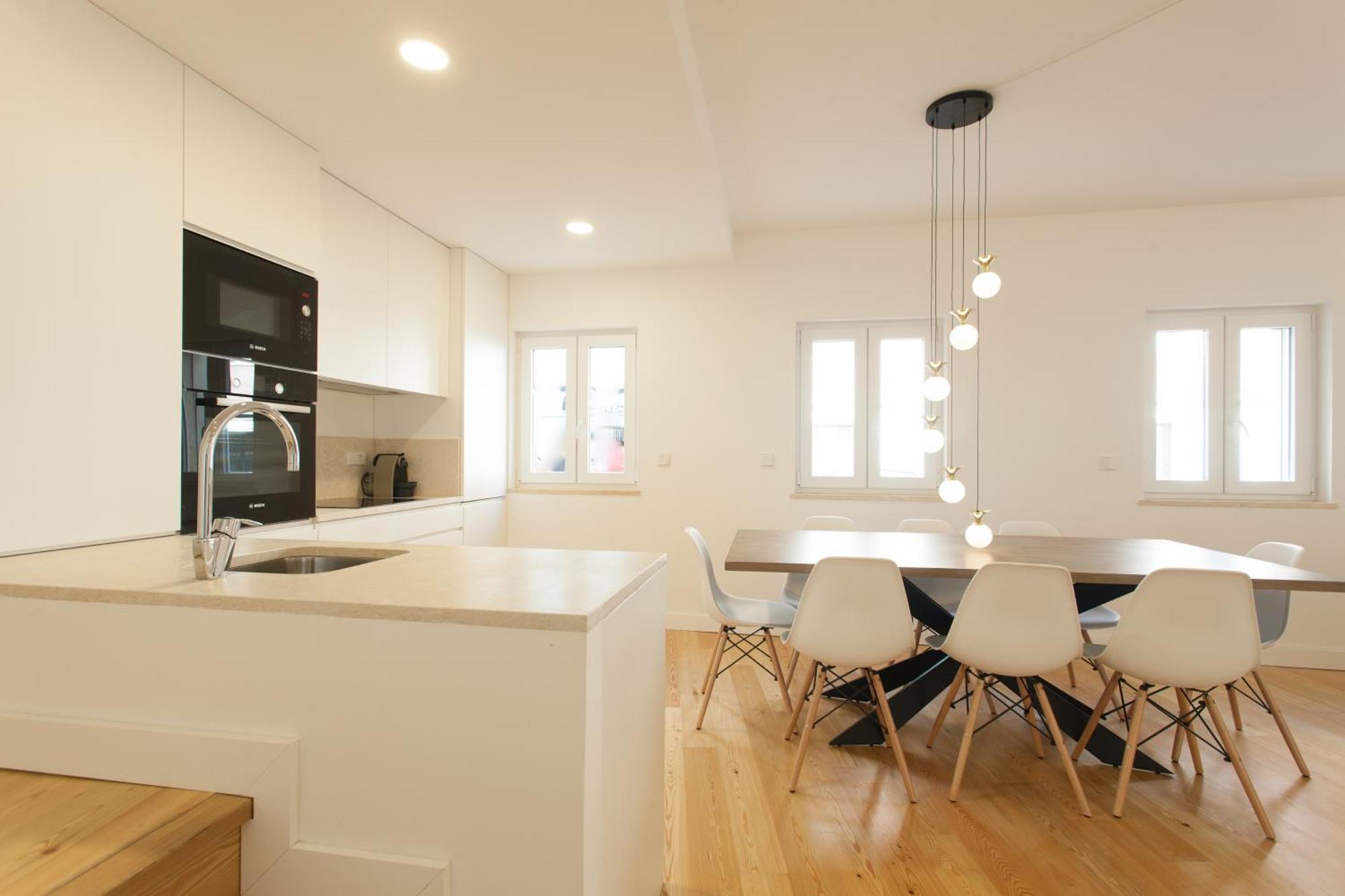 Mouraria Blue Three-Bedroom Apartment W/ Parking - By Lu Holidays Lisbon Luaran gambar