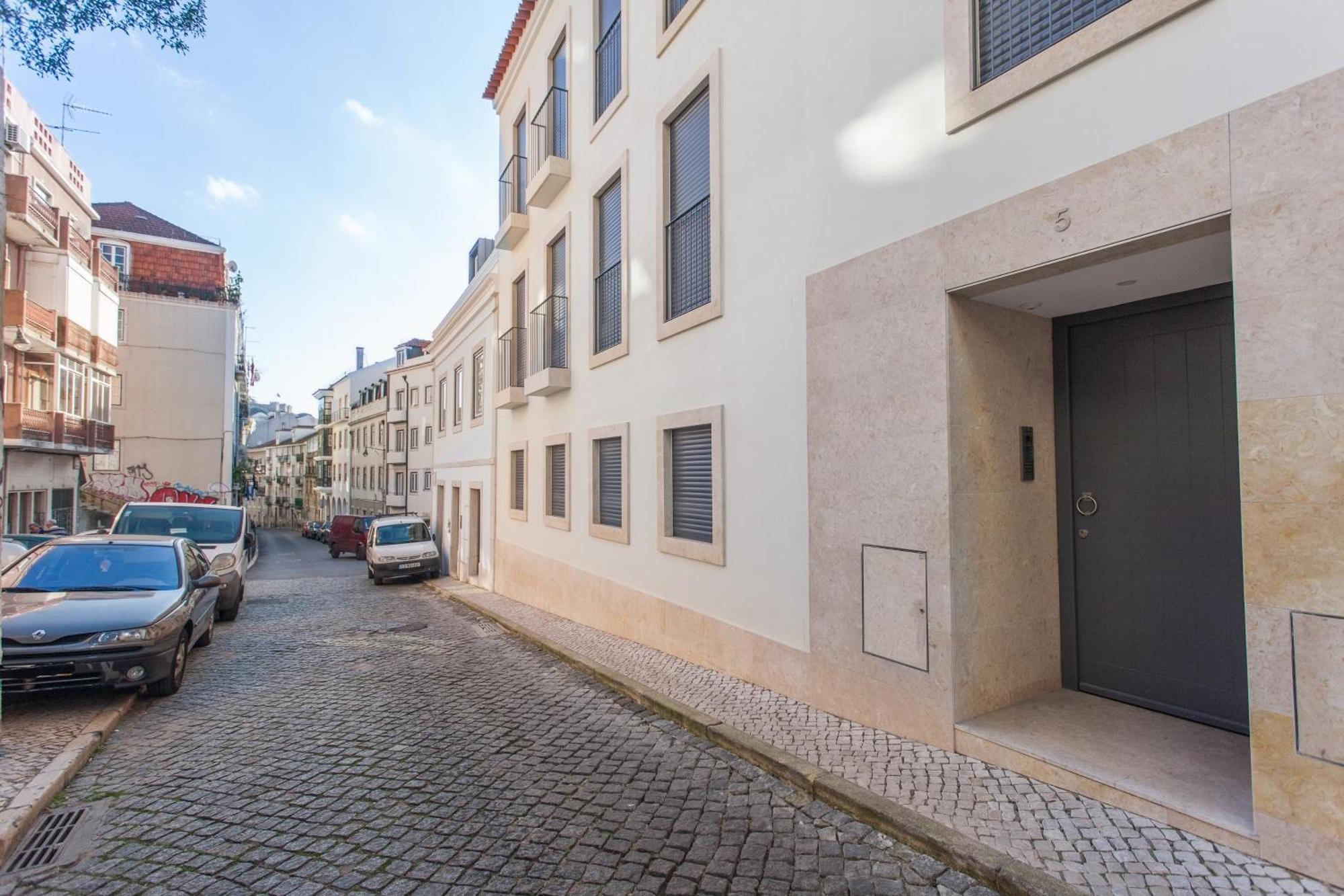Mouraria Blue Three-Bedroom Apartment W/ Parking - By Lu Holidays Lisbon Luaran gambar