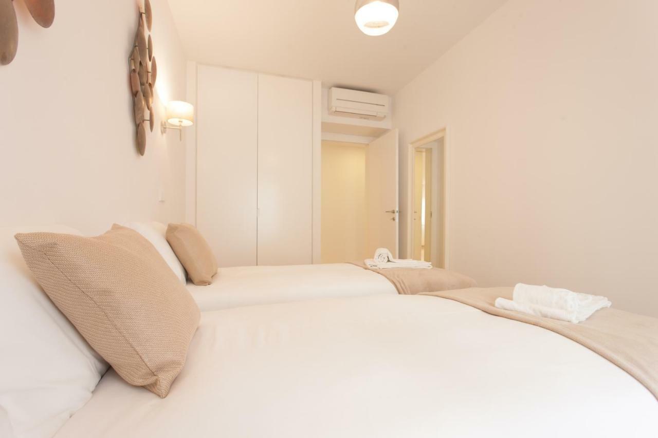 Mouraria Blue Three-Bedroom Apartment W/ Parking - By Lu Holidays Lisbon Luaran gambar